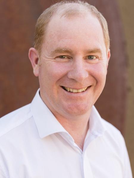 Photo of Professor Tim Senden